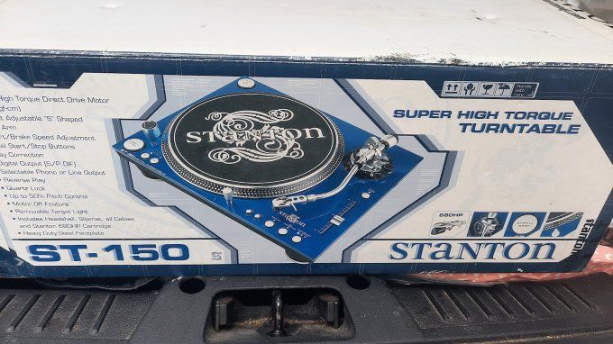 Platine DJ Stanton ST 150 état neuve boite d'origine. Prix à débattre