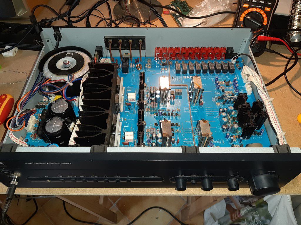 Ampli en cours de réparation